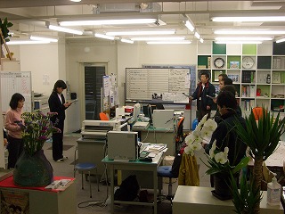 アンカー朝礼風景.jpg